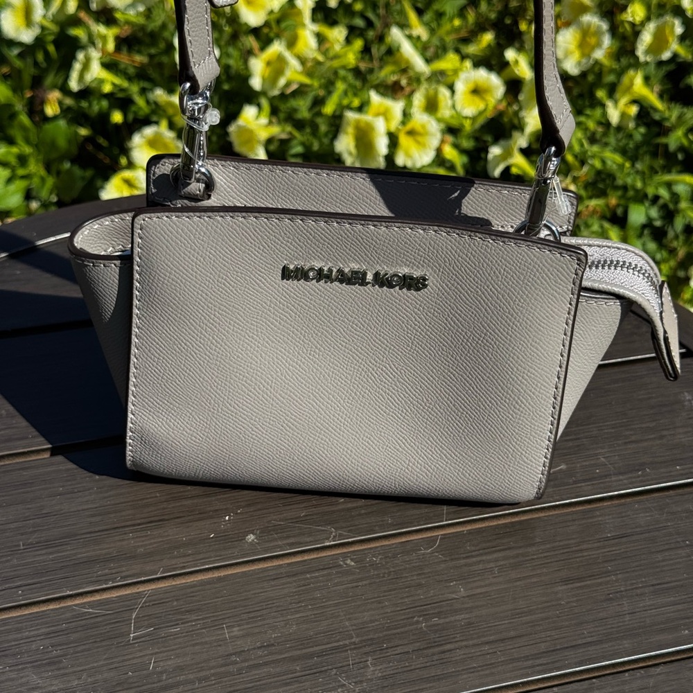 Michael Kors Elegant Gray Crossbody Bag